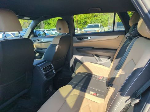 Certified 2025 Volkswagen Atlas Cross Sport SE AWD/4WD image 7