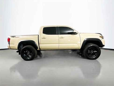 Used 2019 Toyota Tacoma TRD Off-Road image 9