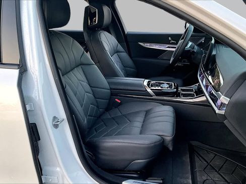 Used 2025 BMW i7 xDrive60 w/ M Sport Package RWD image 8