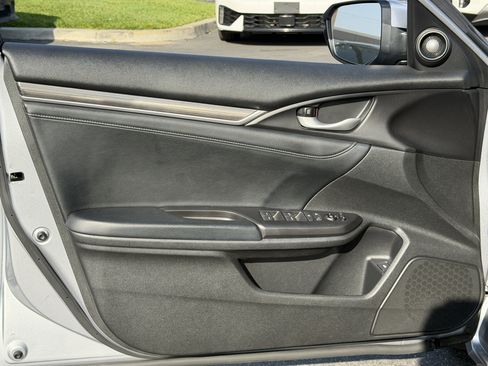 Used 2019 Honda Civic Touring image 10