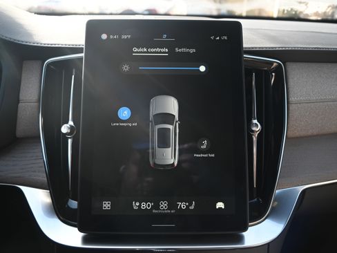 Used 2025 Volvo XC90 B6 Plus image 33