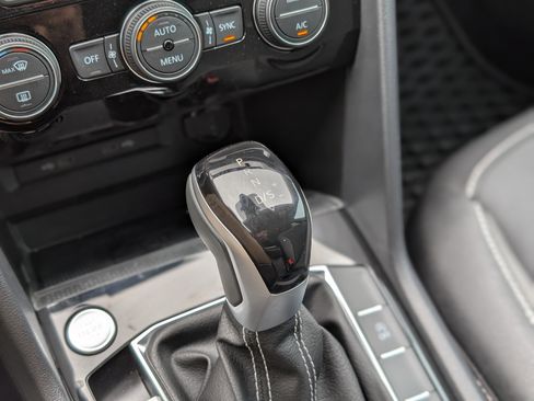 Used 2024 Volkswagen Taos SE image 30