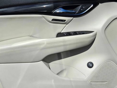 Used 2021 Buick Envision Essence FWD image 15