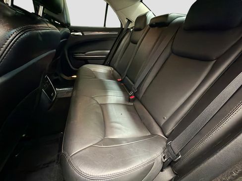 Used 2018 Chrysler 300 Touring L image 13