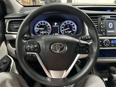 Used 2016 Toyota Highlander Limited image 15