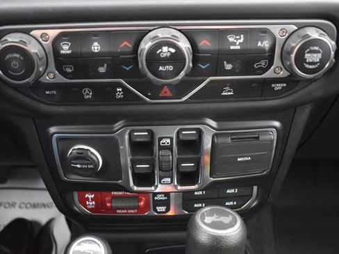 Used 2021 Jeep Wrangler Unlimited Rubicon w/ Cold Weather Group AWD/4WD image 30