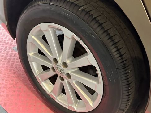 Used 2012 Toyota Venza XLE image 36