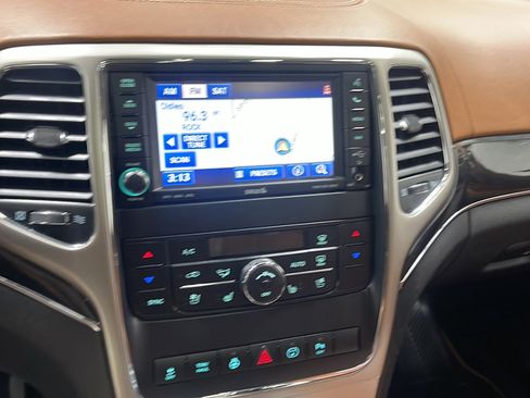 Used 2013 Jeep Grand Cherokee Overland Summit AWD/4WD image 8