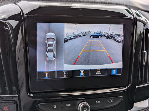 Used 2023 Chevrolet Traverse LT w/ Rear Camera Mirror Package AWD/4WD image 15