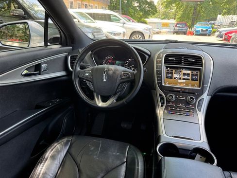Used 2016 Lincoln MKX Reserve w/ Climate Package FWD image 18