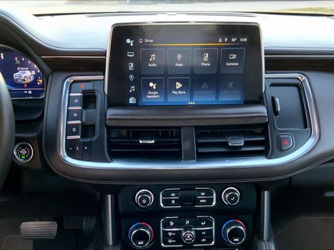 Used 2024 Chevrolet Suburban LT image 6