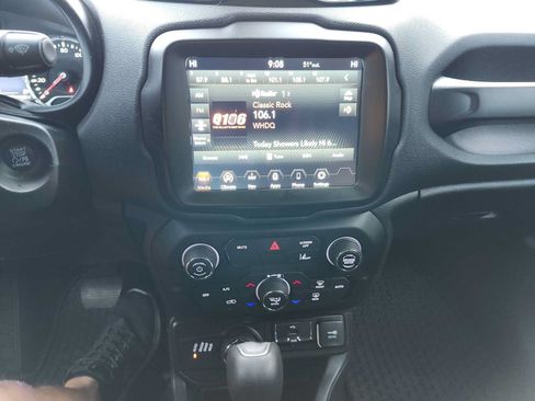 Used 2022 Jeep Renegade Altitude AWD/4WD image 13