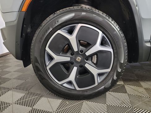 Used 2024 Rivian R1S Adventure AWD/4WD image 9