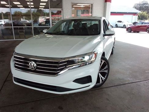 Used 2021 Volkswagen Passat 2.0T SE FWD image 1