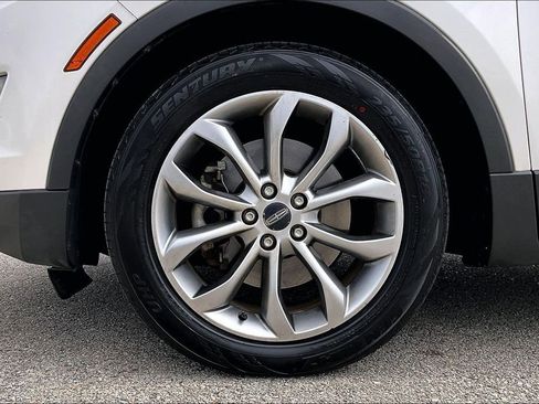 Used 2017 Lincoln MKC Select image 35