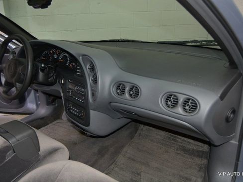 Used 2005 Pontiac Bonneville SE image 12