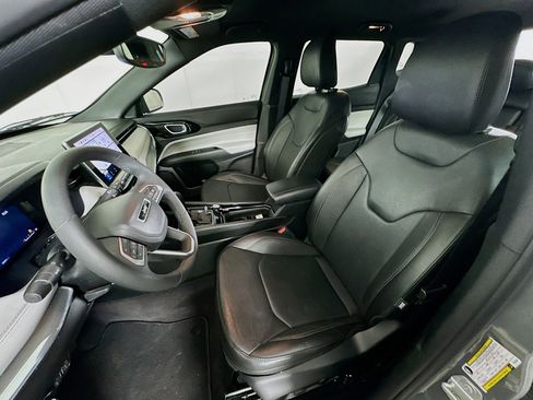 Used 2023 Jeep Compass Limited w/ Elite Group image 13