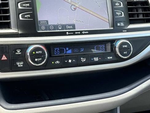 Used 2016 Toyota Highlander XLE AWD/4WD image 22