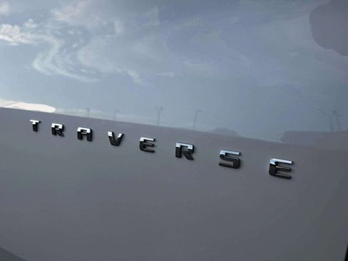 Used 2020 Chevrolet Traverse LT image 10