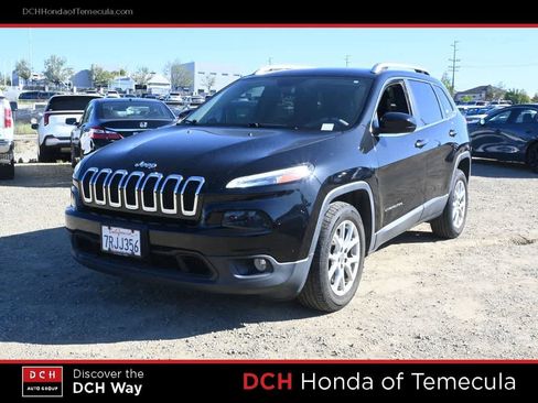 Used 2016 Jeep Cherokee Latitude w/ Comfort/Convenience Group FWD image 1