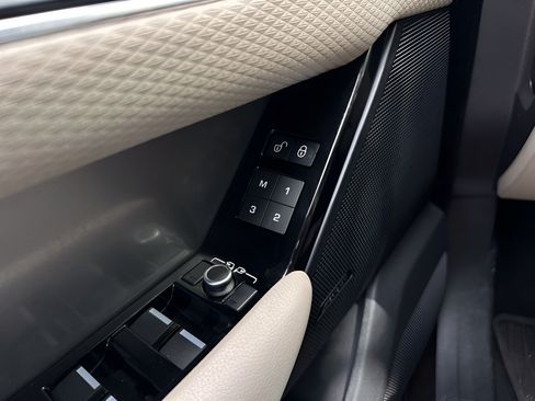 Used 2019 Land Rover Range Rover Velar S AWD/4WD image 18