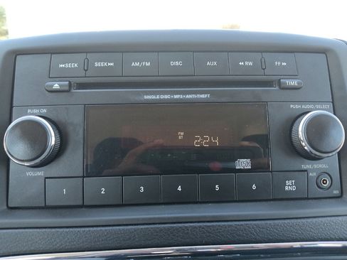 Used 2015 Dodge Grand Caravan American Value Package image 25