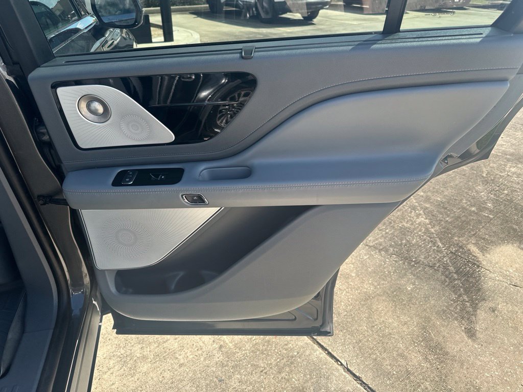 Used 2020 Lincoln Aviator Reserve w/ Equipment Group 201A RWD image 33