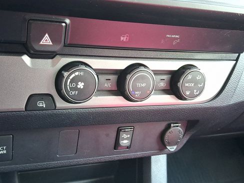 Used 2019 Toyota Tacoma SR image 19