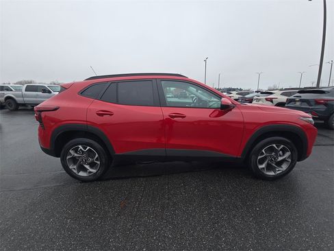 New 2026 Chevrolet Trax LT w/ LT Convenience Package image 2