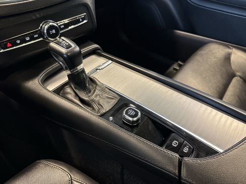 Used 2022 Volvo XC90 T5 Momentum image 20