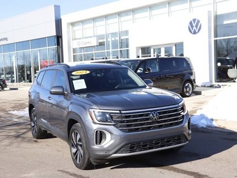 Used 2024 Volkswagen Atlas SE image 1
