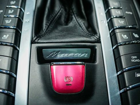 Used 2018 Porsche Macan image 12