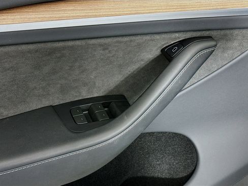 Used 2024 Tesla Model Y Long Range image 15