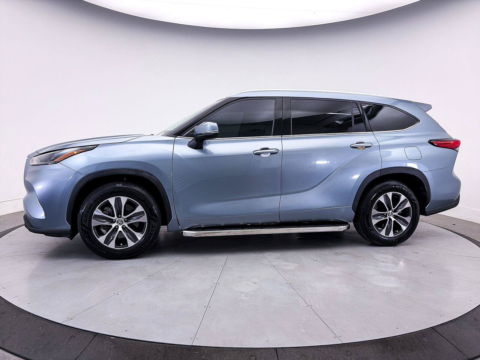 Used 2022 Toyota Highlander XLE FWD image 43