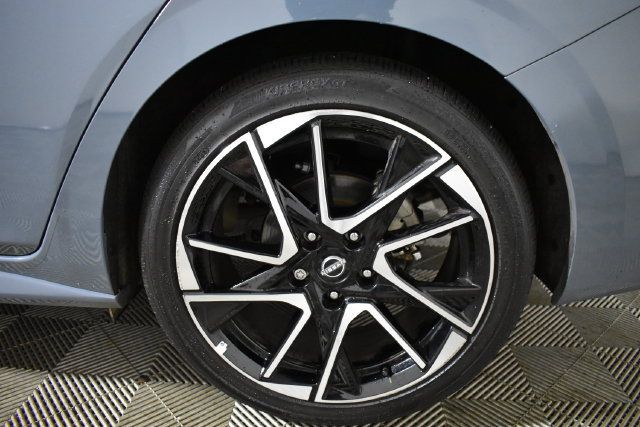 Certified 2025 Nissan Sentra SR FWD image 38