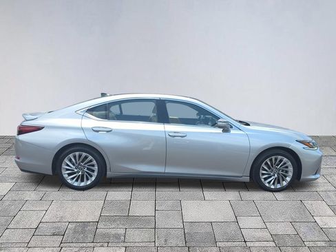 Used 2022 Lexus ES 350 Ultra Luxury w/ Accessory Package 2 FWD image 8
