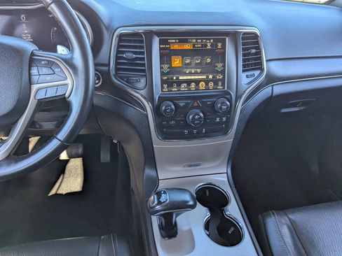 Used 2015 Jeep Grand Cherokee Limited w/ Luxury Group II image 17