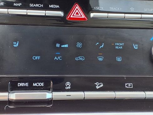 Used 2025 Hyundai Santa Fe SEL FWD image 15