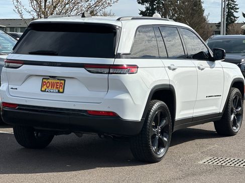 Used 2023 Jeep Grand Cherokee Altitude image 4