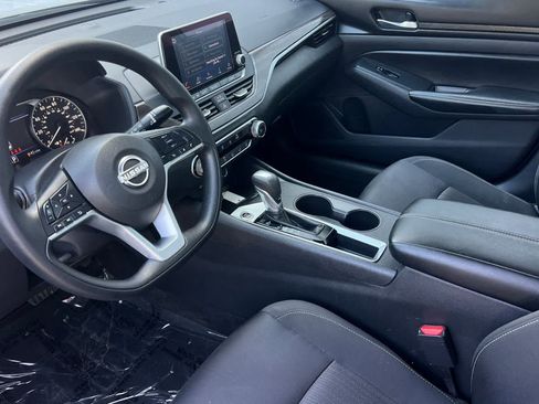 Used 2025 Nissan Altima 2.5 SV FWD image 12