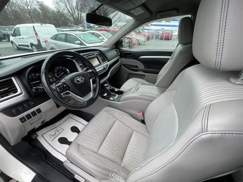 Used 2014 Toyota Highlander Plus AWD/4WD image 12