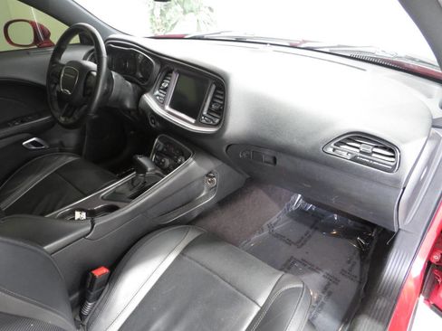Used 2016 Dodge Challenger SXT Plus RWD image 9