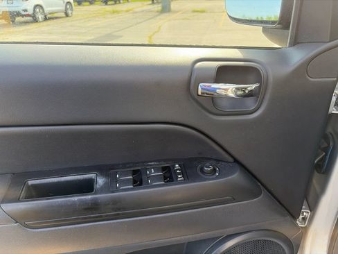 Used 2012 Jeep Compass Sport AWD/4WD image 19
