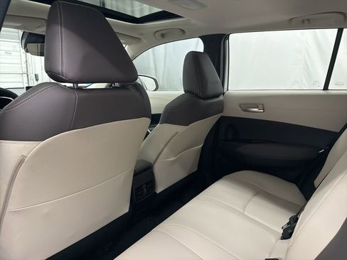 Used 2024 Toyota Corolla Cross XLE w/ Convenience Package image 19