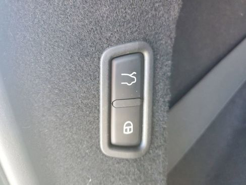 Used 2019 Maserati Levante image 10