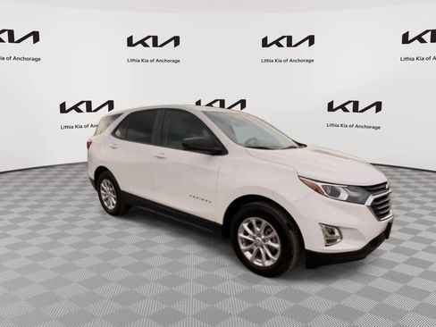 Used 2021 Chevrolet Equinox LS w/ LS Convenience Package FWD image 3