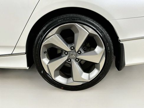 Used 2018 Honda Accord Touring image 31