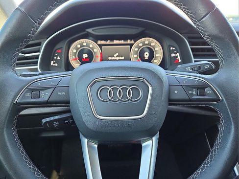Used 2022 Audi Q8 Premium Plus image 24