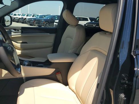 New 2025 Jeep Grand Cherokee Limited w/ Black Appearance Package image 19