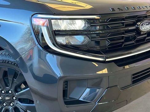 Used 2025 Ford Expedition Max Platinum w/ Stealth Appearance Package image 33